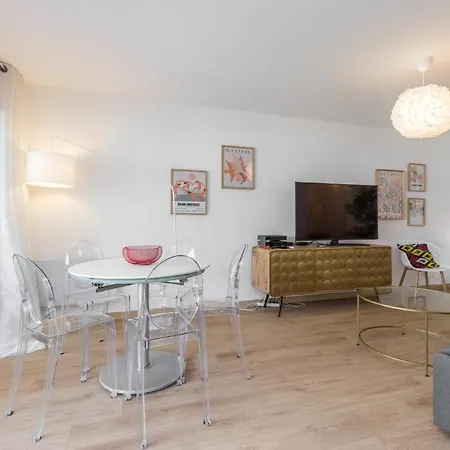 Large Brand New 2 Bdr Nice Port *