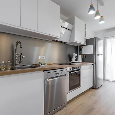 Large Brand New 2 Bdr Nice Port *