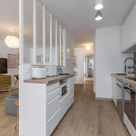Large Brand New 2 Bdr Nice Port Lejlighed Nice